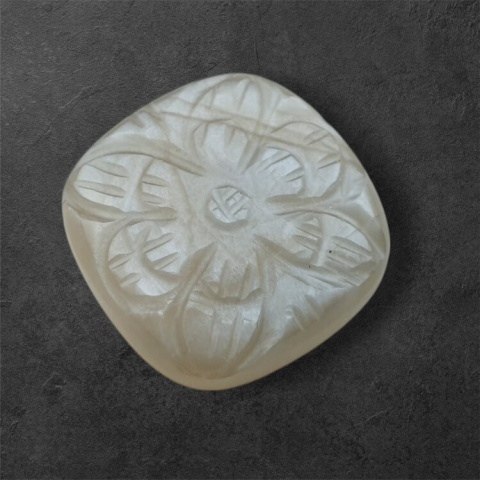 Moonstone grey cabochon carving 23x23 mm no. 102 Moonstone grey cabochon carving 23x23 mm no. 102