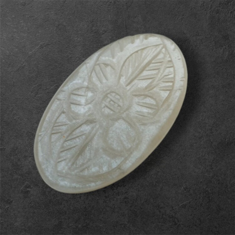 Moonstone grey cabochon carving 30x18 mm no. 136 Moonstone grey cabochon carving 30x18 mm no. 136