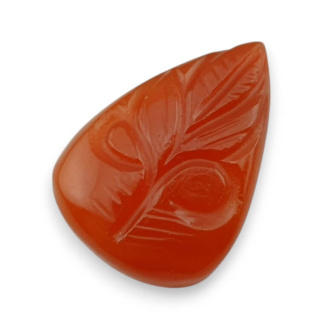 Carnelian carved cabochon 26x19 mm no 84