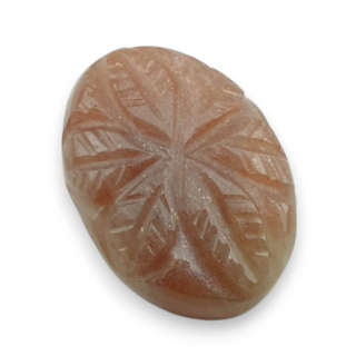 Kamień słoneczny kaboszon carving 21x15 mm nr 42