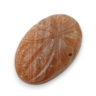 Kamień słoneczny kaboszon carving 24x16 mm nr 39