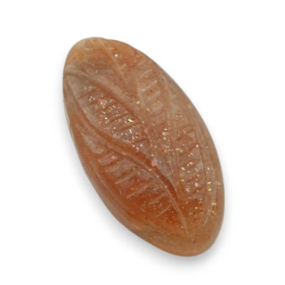 Kamień słoneczny kaboszon carving 28x15 mm nr 38