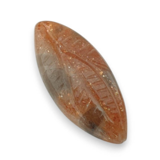 Kamień słoneczny kaboszon carving 31x13 mm nr 34