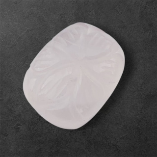 Kwarc różowy kaboszon carving 20x16 mm nr 54