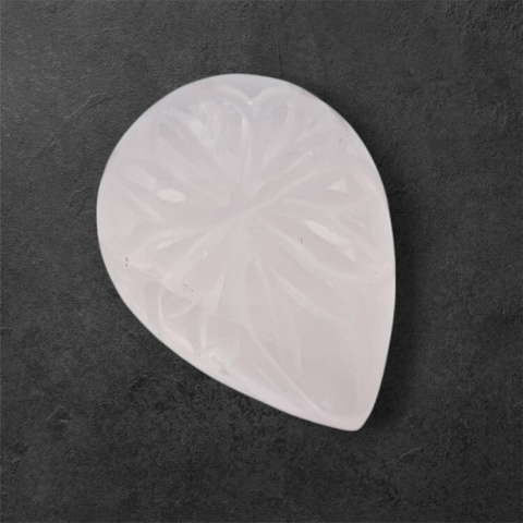 Pink quartz carved cabochon 24x18 mm no 34 Pink quartz carved cabochon 24x18 mm no 34