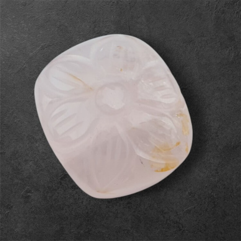 Kwarc różowy kaboszon carving 24x21 mm nr 48 Kwarc różowy kaboszon carving 24x21 mm nr 48