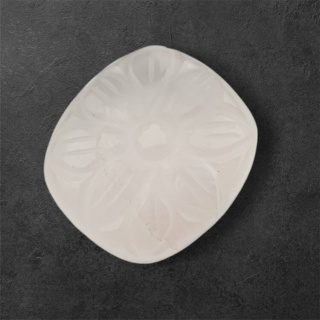 Kwarc różowy kaboszon carving 25x22 mm nr 1