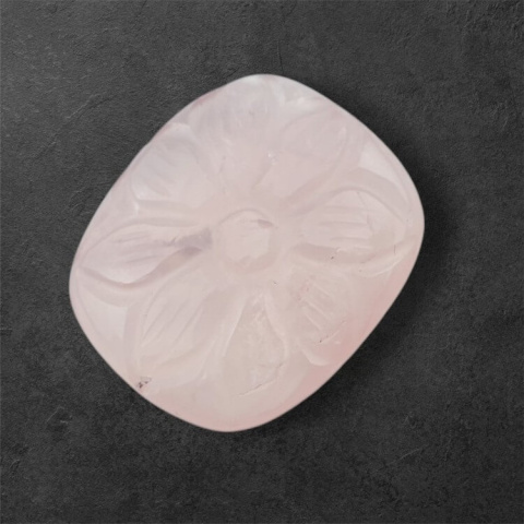Rose quartz cabochon carving 26x22 mm no. 40 Rose quartz cabochon carving 26x22 mm no. 40