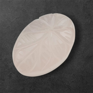 Kwarc różowy kaboszon carving 27x19 mm nr 13