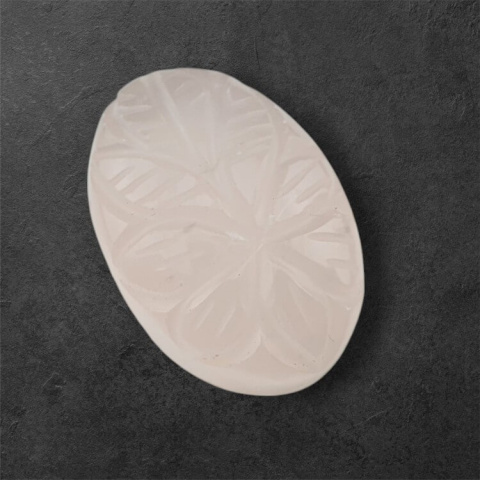 Kwarc różowy kaboszon carving 27x19 mm nr 13 Kwarc różowy kaboszon carving 27x19 mm nr 13