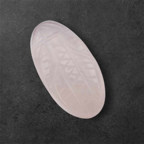 Kwarc różowy kaboszon carving 30x15 mm nr 55 Kwarc różowy kaboszon carving 30x15 mm nr 55