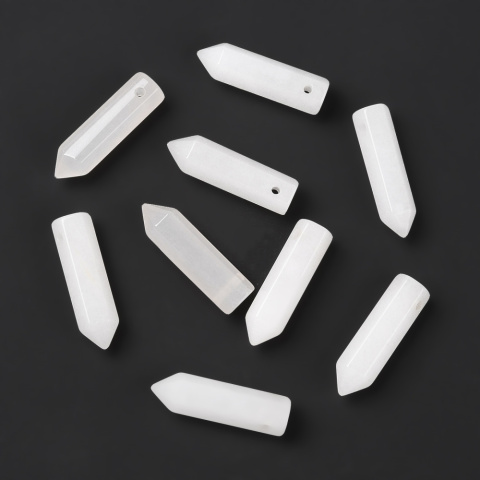White jade faceted icicle with hole 30-33 mm 1 pc. White jade faceted icicle with hole 30-33 mm 1 pc.