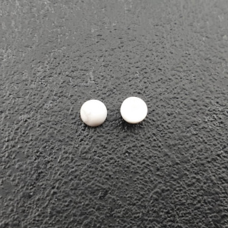 Howlite cabochon dia. 4 mm 1 pc