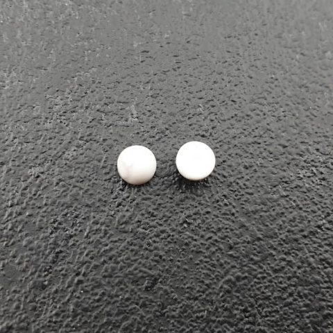 Howlite cabochon dia. 4 mm 1 pc Howlite cabochon dia. 4 mm 1 pc
