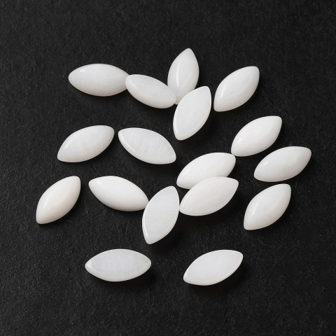 White jade cabochon horse eye 8x4 mm 1 pc White jade cabochon horse eye 8x4 mm 1 pc