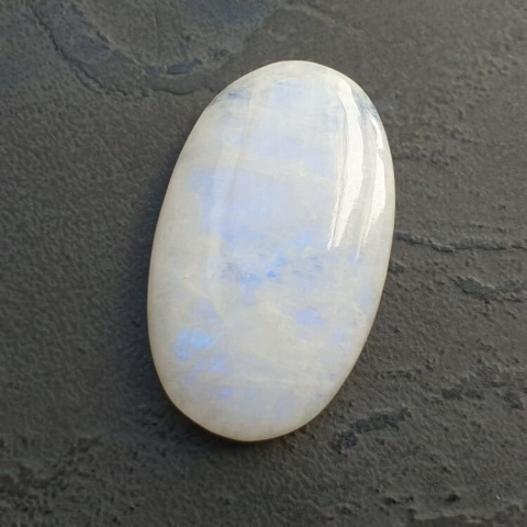 Moonstone cabochon 36x22 mm no A284