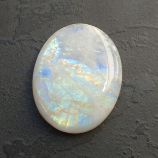 Moonstone cabochon 37x30 mm no A307