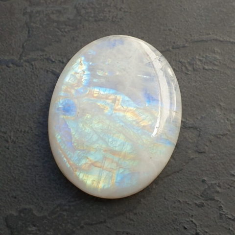 Moonstone cabochon 37x30 mm no A307