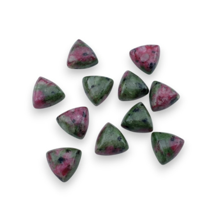 Zoisite with ruby cabochon trillion 10x10 mm 1 pc