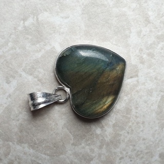 Labradorite pendant 22x20 mm no A32
