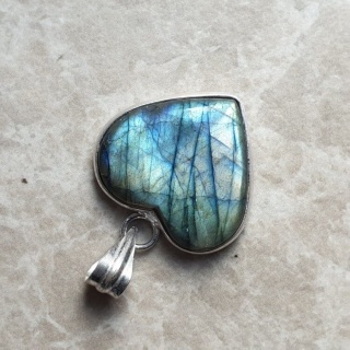 Labradorite pendant 22x20 mm no A49