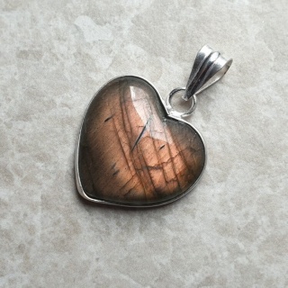 Labradorite pendant 22x21 mm no A38