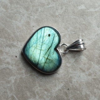 Labradorite pendant 23x19 mm no A43