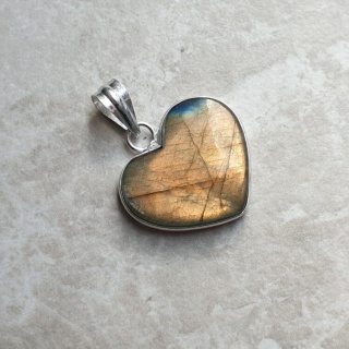 Labradorite pendant 23x20 mm no A47