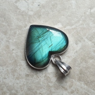 Labradorite pendant 23x21 mm no A44