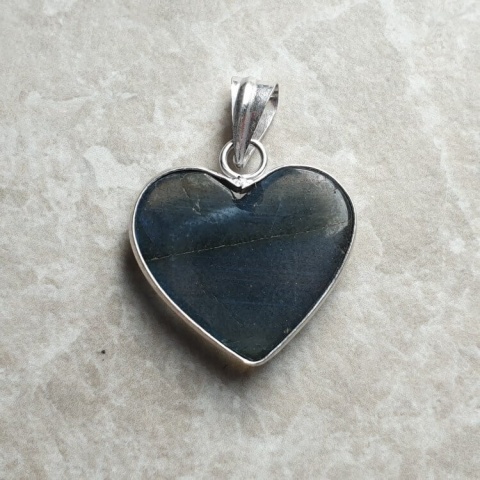 Labradorite pendant 23x21 mm no A44