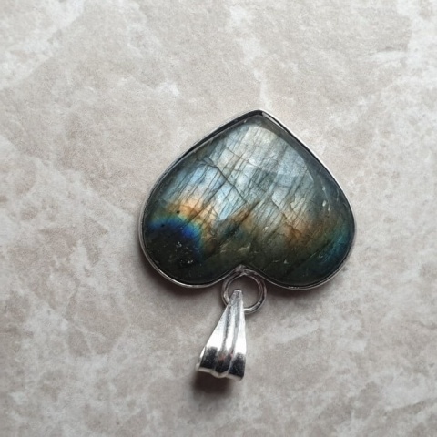 Labradorite pendant 24x20 mm no A28 Labradorite pendant 24x20 mm no A28
