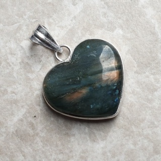 Labradorite pendant 24x21 mm no A34