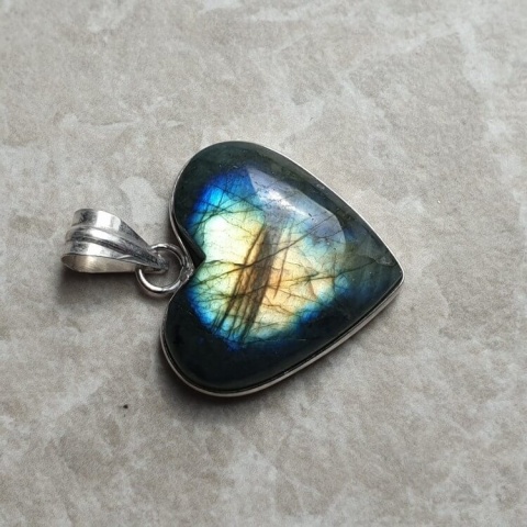 Labradorite pendant 24x22 mm no A31 Labradorite pendant 24x22 mm no A31