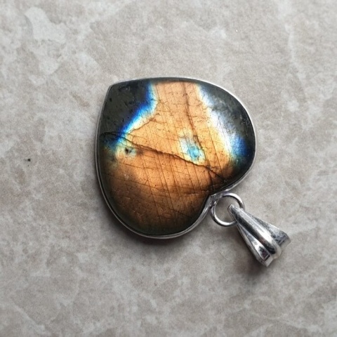 Labradorite pendant 24x23 mm no A29 Labradorite pendant 24x23 mm no A29