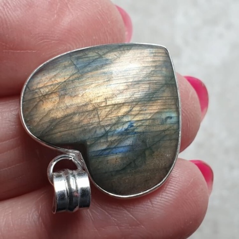 Labradorite pendant 24x23 mm no A30 Labradorite pendant 24x23 mm no A30