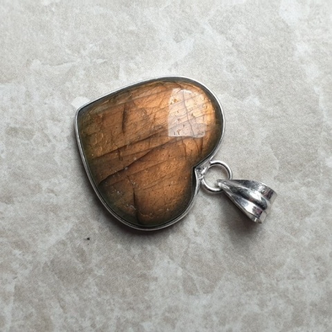 Labradorite pendant 25x22 mm no A22 Labradorite pendant 25x22 mm no A22