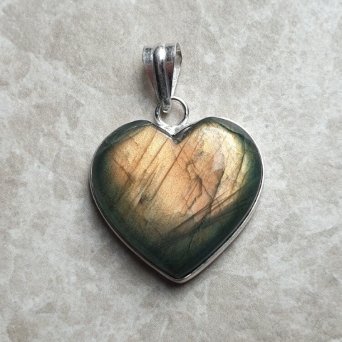 Labradorite pendant 25x23 mm no A33 Labradorite pendant 25x23 mm no A33