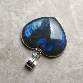 Labradorite pendant 27x22 mm no A24