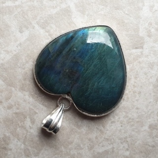 Labradorite pendant 29x27 mm no A25