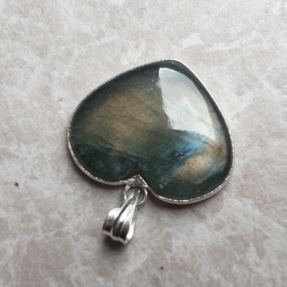 Labradorite pendant 30x24 mm no A16
