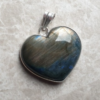 Labradorite pendant 30x26 mm no A19
