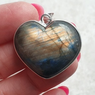 Labradorite pendant 30x26 mm no A19