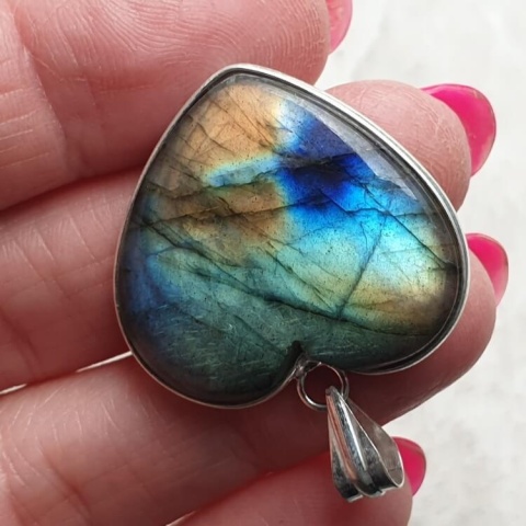 Labradorite pendant 30x27 mm no A18 Labradorite pendant 30x27 mm no A18