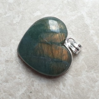 Labradorite pendant 30x28 mm no 987