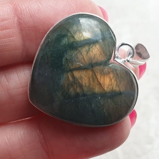 Labradorite pendant 30x28 mm no 987