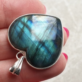 Labradorite pendant 30x28 mm no 998