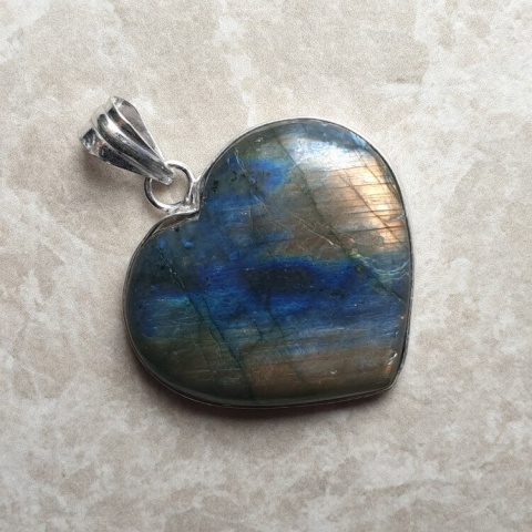Labradorite pendant 31x27 mm no 985 Labradorite pendant 31x27 mm no 985