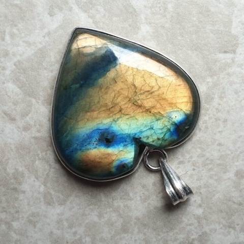 Labradorite pendant 32x30 mm no 960 Labradorite pendant 32x30 mm no 960