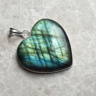 Labradorite pendant 32x31 mm no A4
