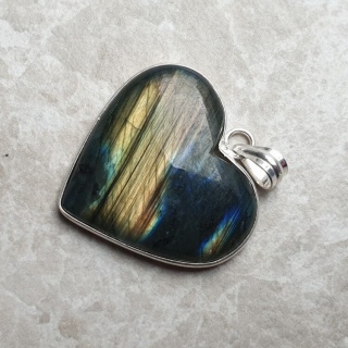 Labradorite pendant 33x29 mm no 968